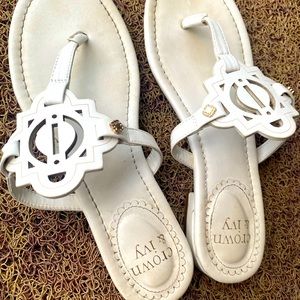 Crown & Ivy Wylie Thong Sandals